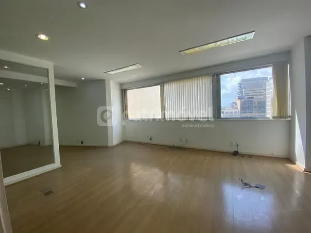 Sala com 95m², para alugar, no bairro Centro em Rio de Janeiro