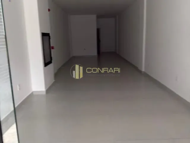 Sala à venda ou para alugar, no bairro Meia Praia em Itapema