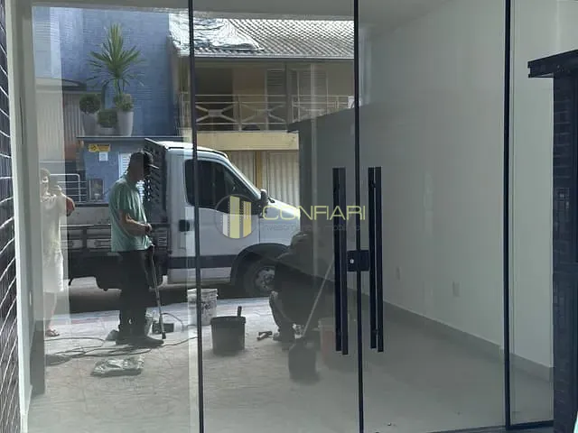 Sala à venda ou para alugar, no bairro Meia Praia em Itapema