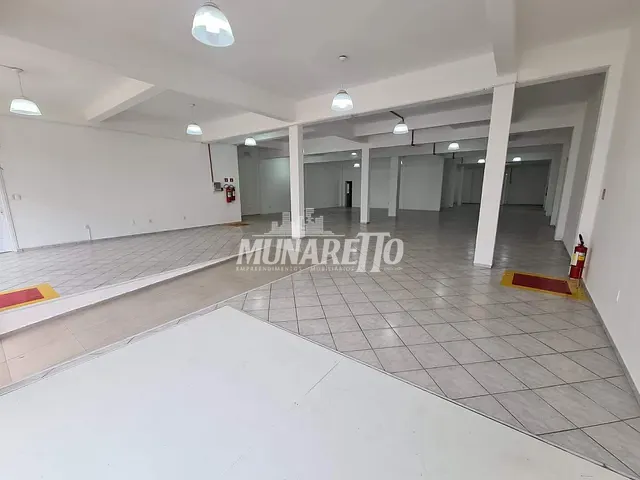 Sala com 330m², para alugar, no bairro Imperial em Concórdia