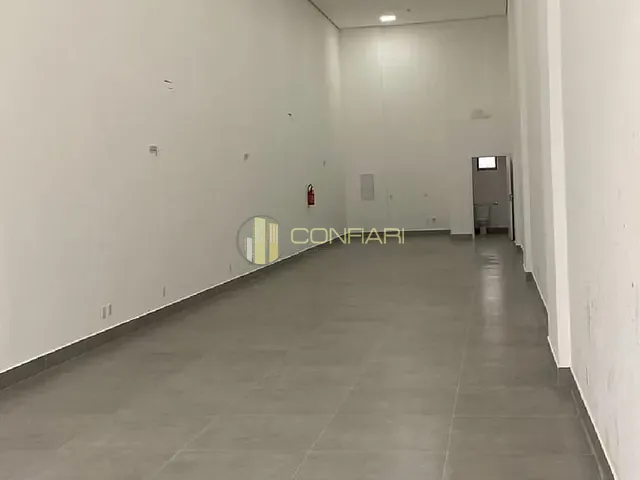 Sala para alugar, no bairro Pereque em Porto Belo