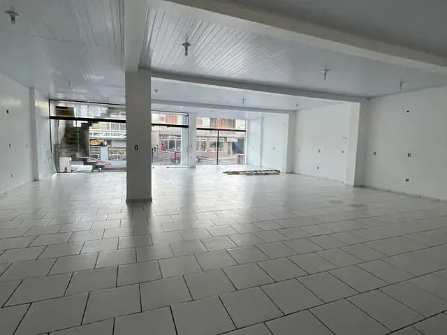 Sala com 180m², para alugar, no bairro Canabarro em Teutônia