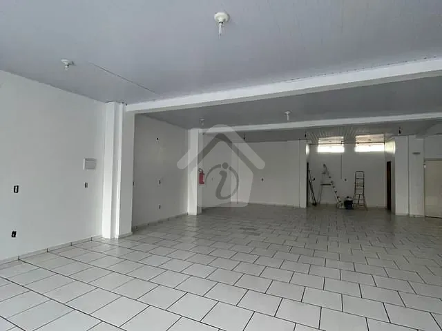 Sala com 180m², para alugar, no bairro Canabarro em Teutônia