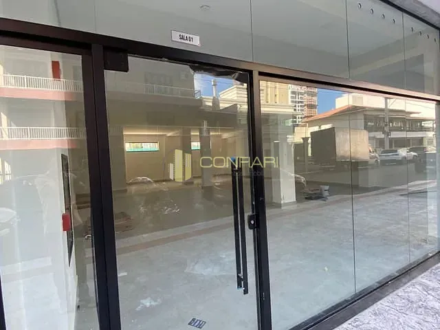 Sala para alugar, no bairro Meia Praia em Itapema