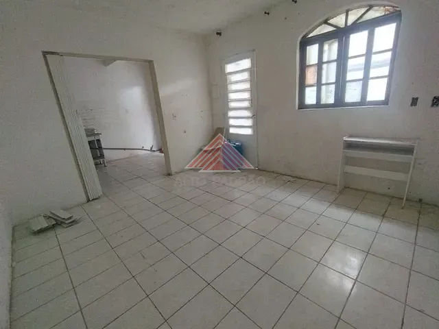 Sala com 60m², para alugar, no bairro Parque São Vicente em Mauá
