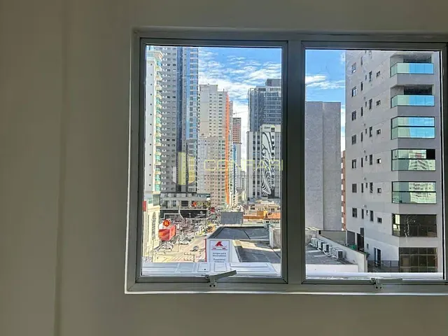 Sala para alugar, no bairro Meia praia em Itapema
