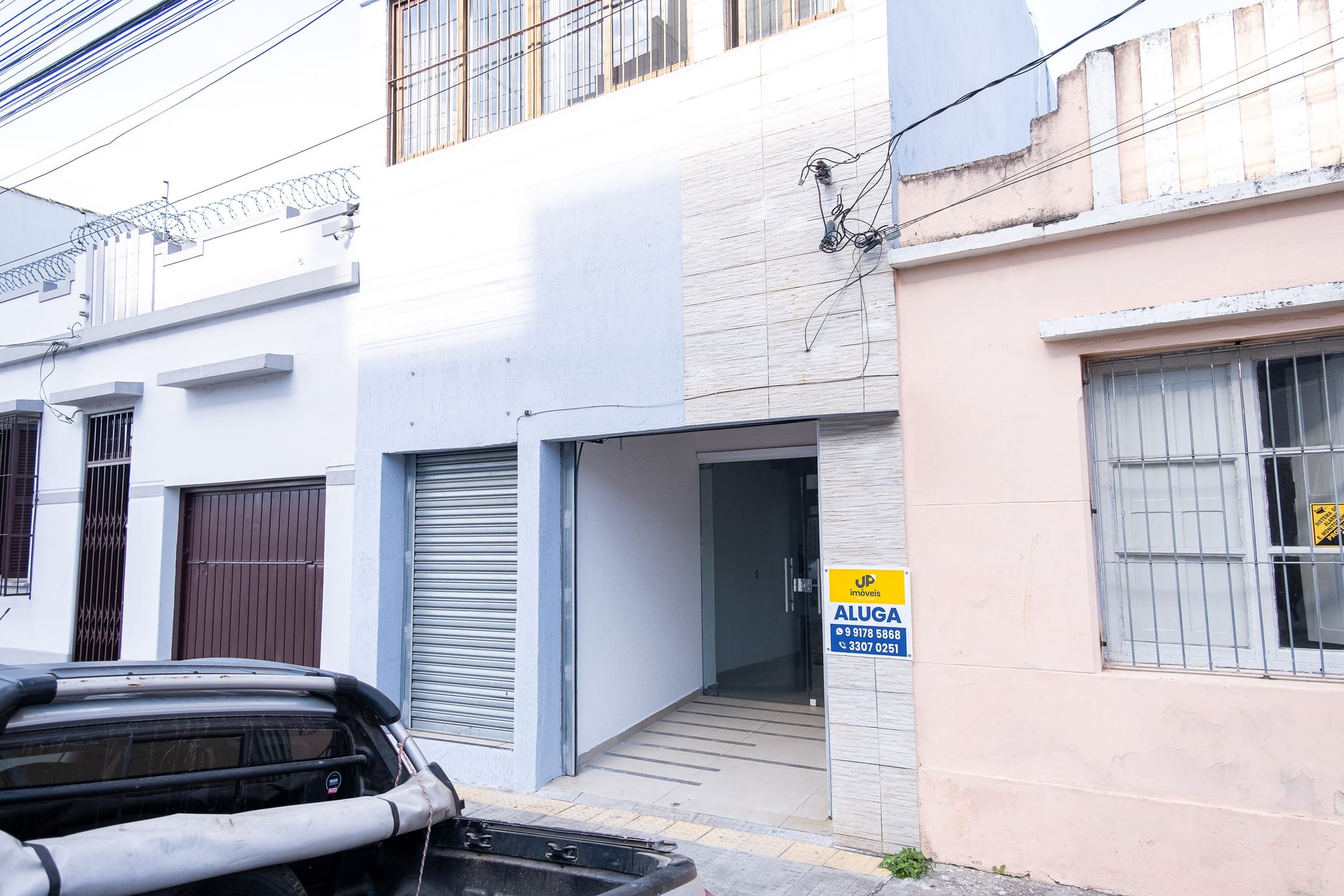 Sala ampla no Centro de Pelotas com 125 m², alarme, piso porcelanato e aquecimento elétrico. Ideal para seu negócio em localização estratégica!