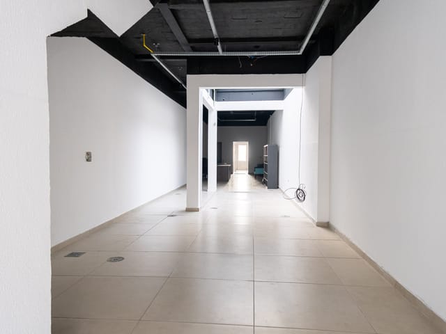 Sala com 125m², à venda ou para alugar, no bairro Centro em Pelotas