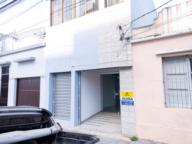Sala com 125m², à venda ou para alugar, no bairro Centro em Pelotas