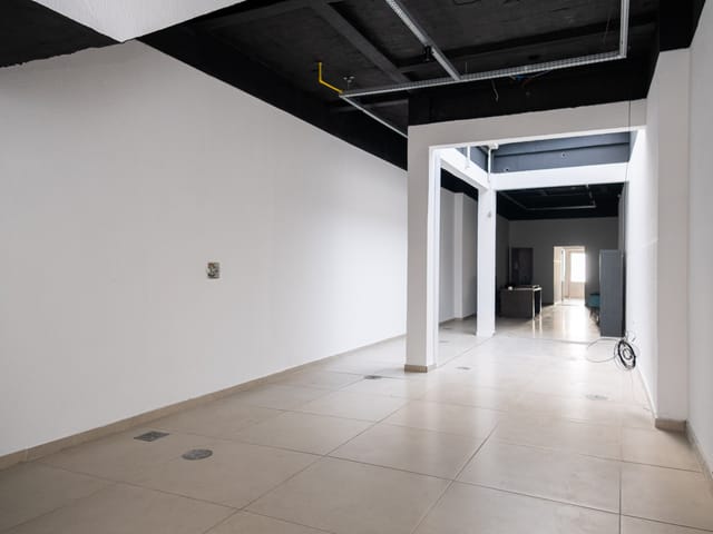 Sala com 125m², à venda ou para alugar, no bairro Centro em Pelotas