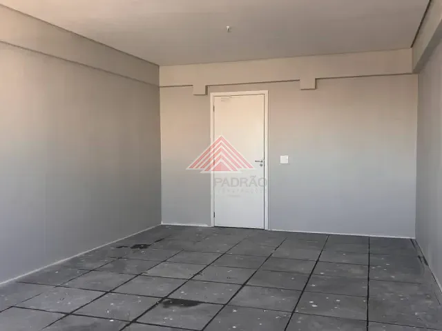 Sala com 32m², para alugar, no bairro Vila Bocaina em Mauá