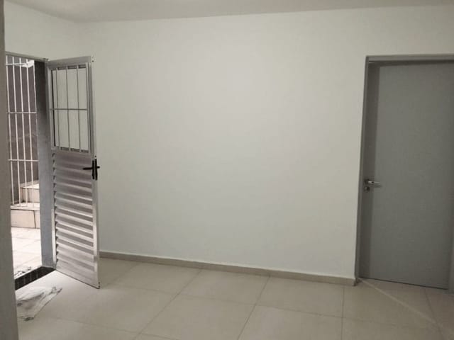 Sala com 120m², para alugar, no bairro Jardim Mituzi em Taboão da Serra