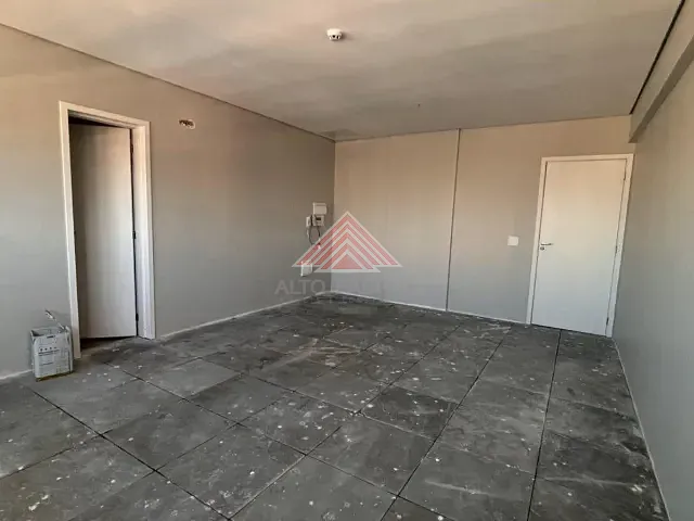 Sala com 28m², para alugar, no bairro Vila Bocaina em Mauá