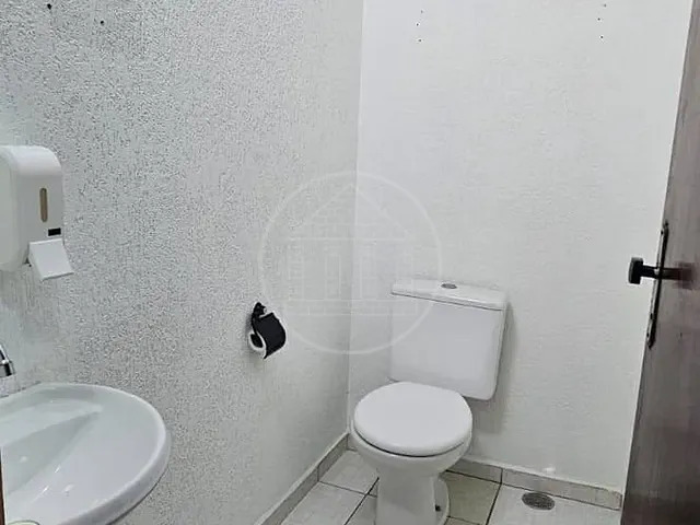 Sala com 25m², para alugar, no bairro Cidade Dutra em São Paulo