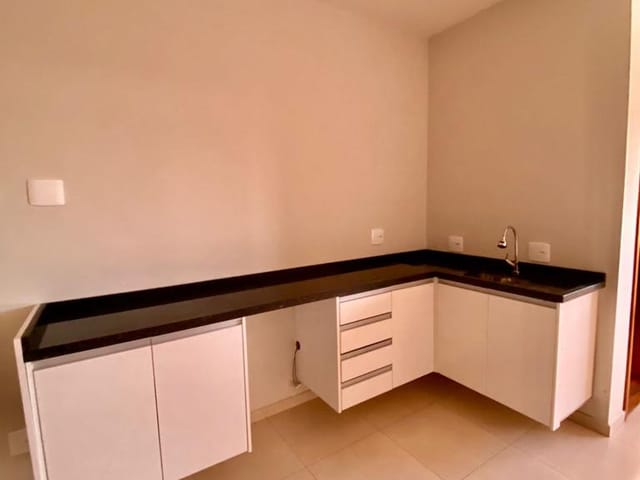 Foto do Sala - Espaço Comercial Versátil: Sala de 50m² com Cozinha Equipada e Localização Estratégica na Av. Ernesto Vilela! | Torre Blanca Imóveis