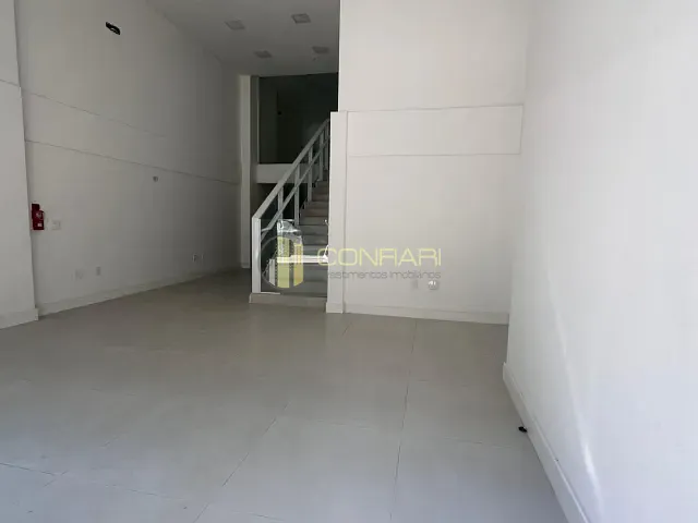 Sala para alugar, no bairro Meia praia em Itapema