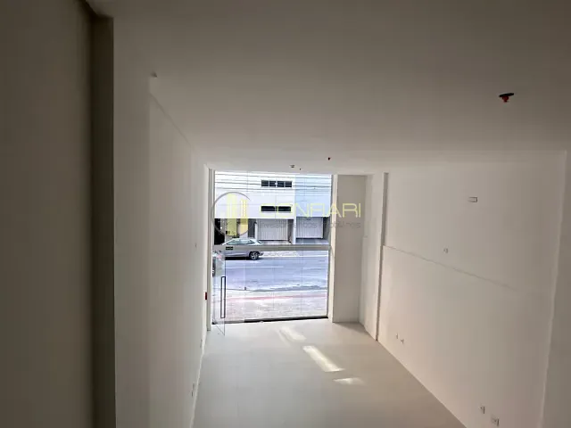 Sala para alugar, no bairro Meia praia em Itapema