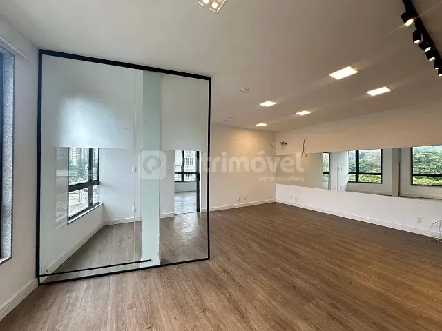 Sala com 70m², para alugar, no bairro Leblon em Rio de Janeiro
