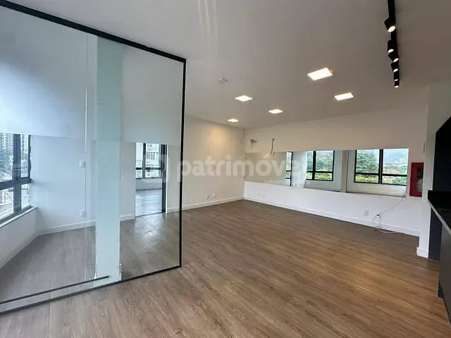 Sala com 70m², para alugar, no bairro Leblon em Rio de Janeiro