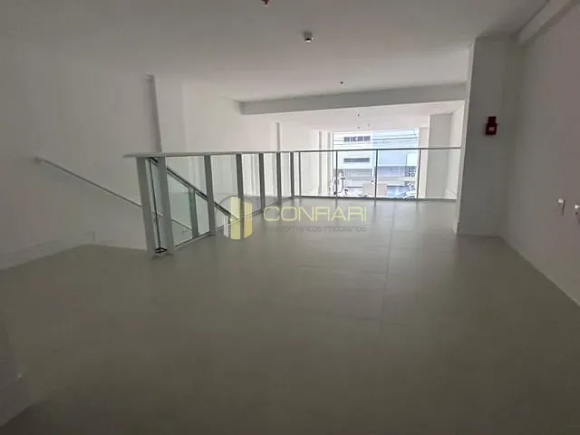 Sala para alugar, no bairro Meia praia em Itapema