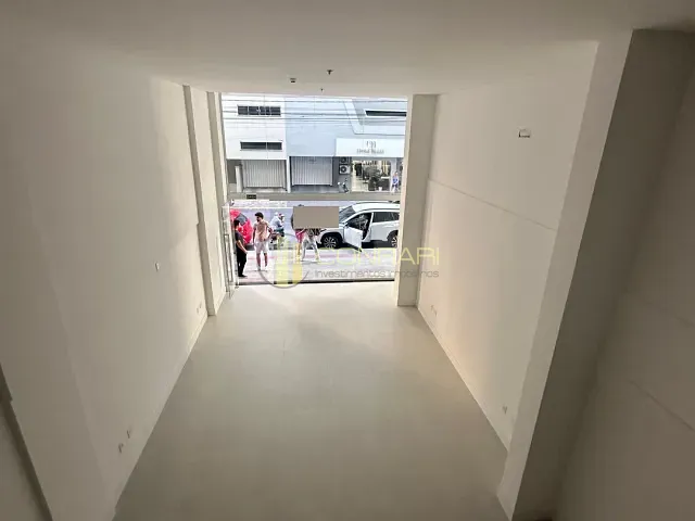 Sala para alugar, no bairro Meia praia em Itapema