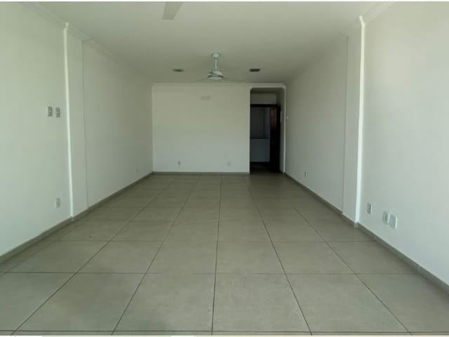 Foto do Sala - Sala para locação, pronta para uso no Largo da Batalha, Niterói, RJ | SelfSpin