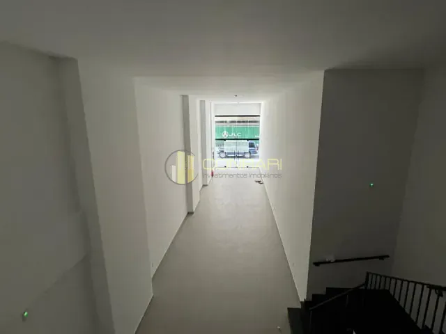 Sala para alugar, no bairro meia praia em Itapema