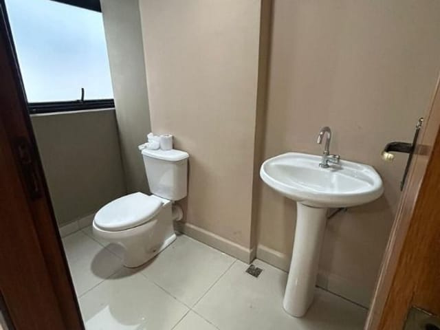 Sala com 40m², para alugar, no bairro Parque Bahia em Cotia