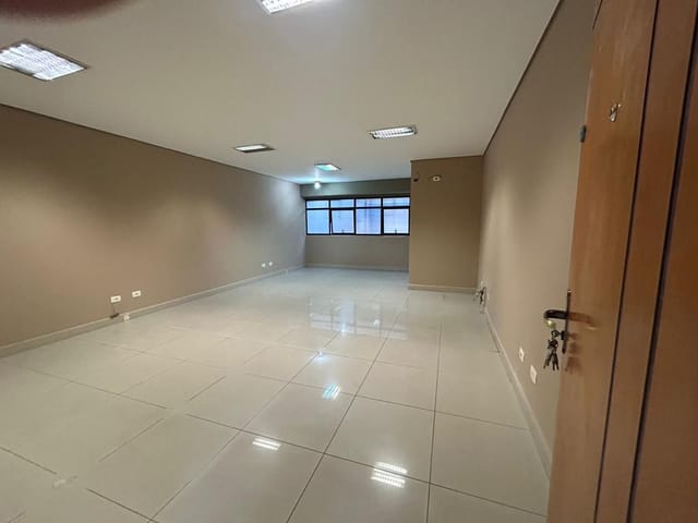 Sala com 40m², para alugar, no bairro Parque Bahia em Cotia