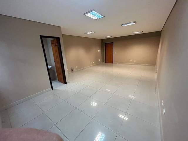 Sala com 40m², para alugar, no bairro Parque Bahia em Cotia