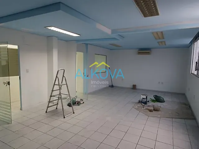 Sala com 120m², para alugar, no bairro Centro em São José dos Campos
