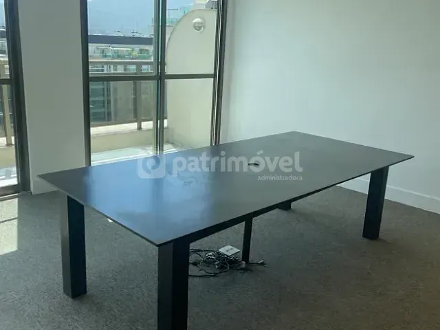 Sala à venda, no bairro Barra da Tijuca em Rio de Janeiro