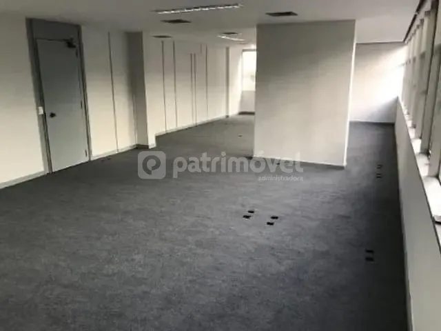 Sala à venda ou para alugar, no bairro Centro em Rio de Janeiro