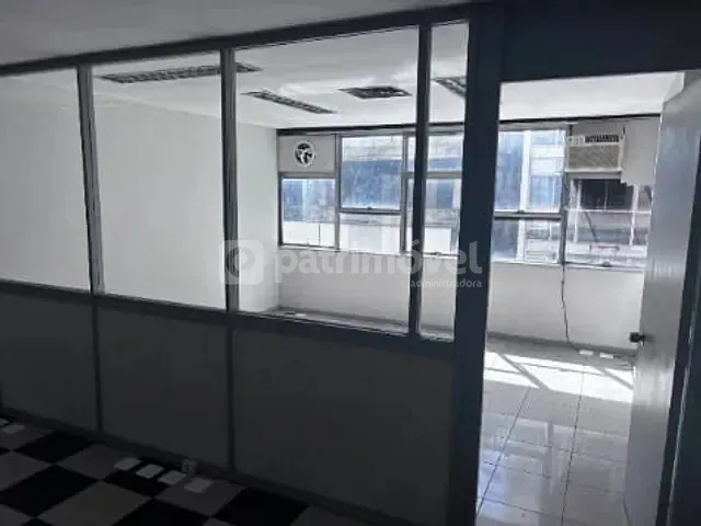 Sala à venda ou para alugar, no bairro Centro em Rio de Janeiro