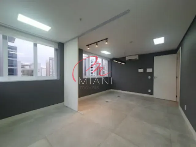 Sala com 36m², para alugar, no bairro Cidade Monções em Rua Arizona