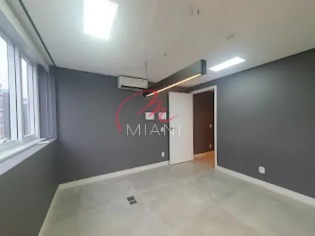 Sala com 36m², para alugar, no bairro Cidade Monções em Rua Arizona