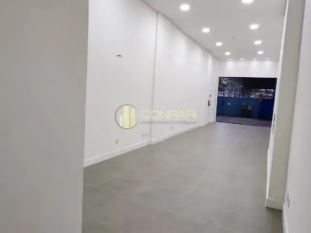 Sala à venda, no bairro Meia Praia em Itapema