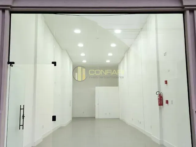 Sala à venda, no bairro Meia Praia em Itapema