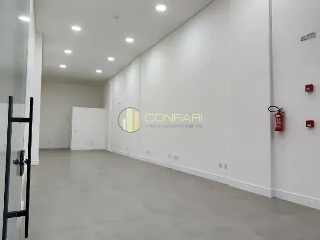 Sala à venda, no bairro Meia Praia em Itapema