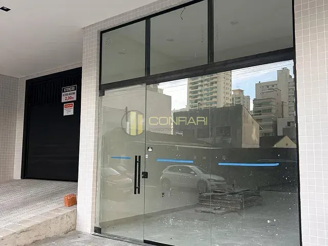 Sala à venda, no bairro Meia Praia em Itapema
