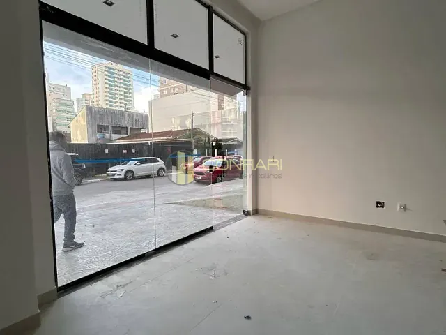 Sala à venda, no bairro Meia Praia em Itapema