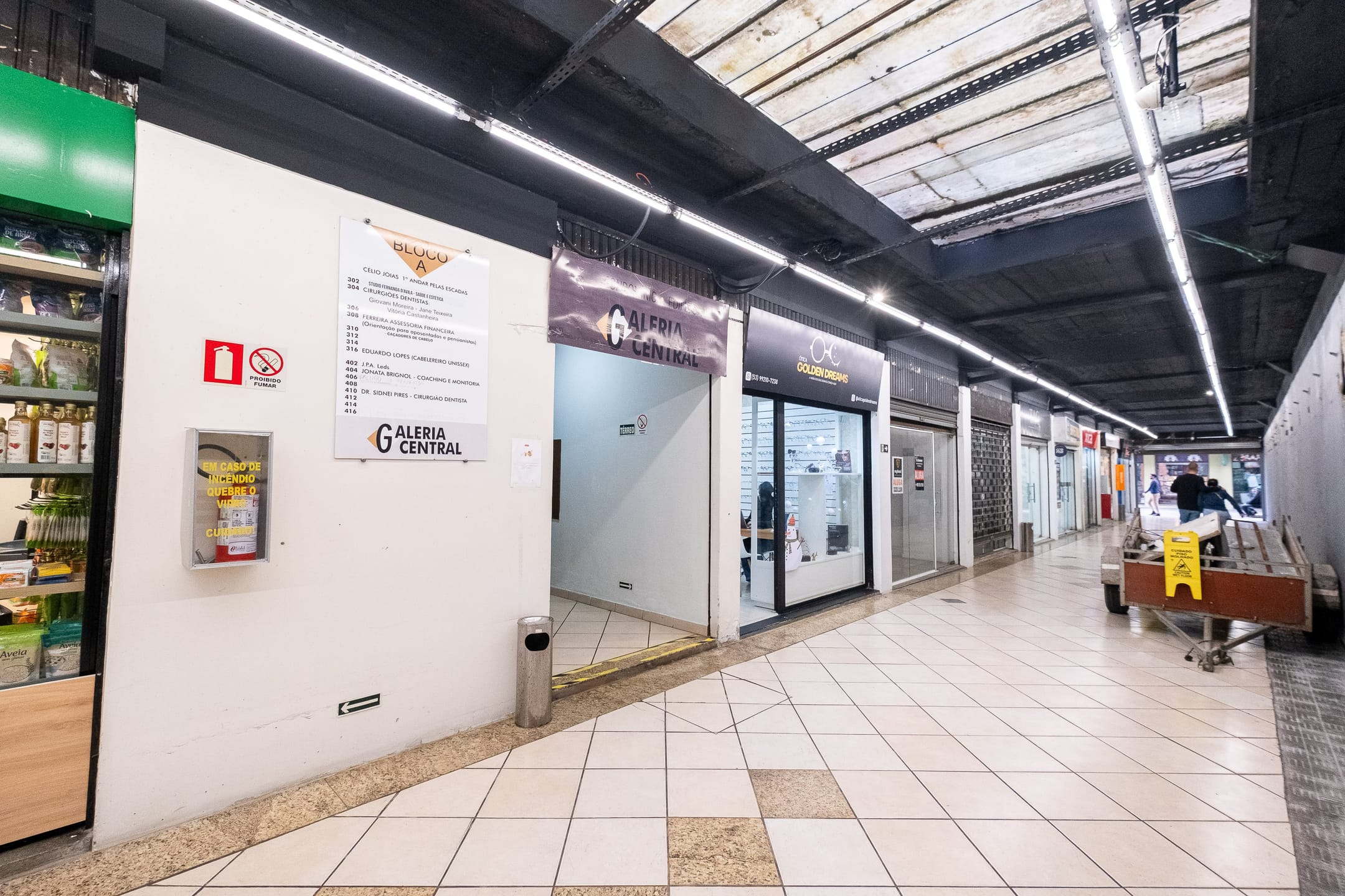 Sala Comercial para Locação na Galeria Central — Visibilidade Máxima e Localização Estratégica no Calçadão de Pelotas