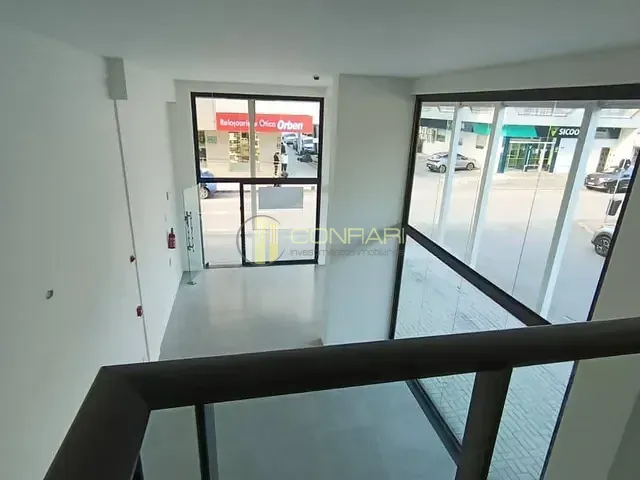 Sala com 85m², para alugar, no bairro Morretes em Itapema
