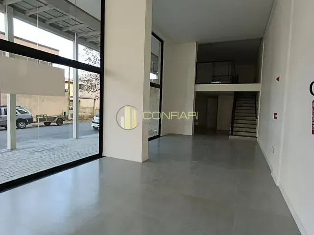 Sala com 85m², para alugar, no bairro Morretes em Itapema