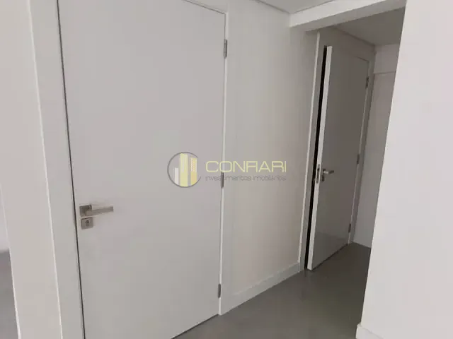 Sala com 84m², para alugar, no bairro Morretes em Itapema