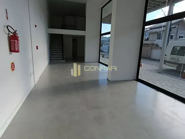 Sala com 84m², para alugar, no bairro Morretes em Itapema