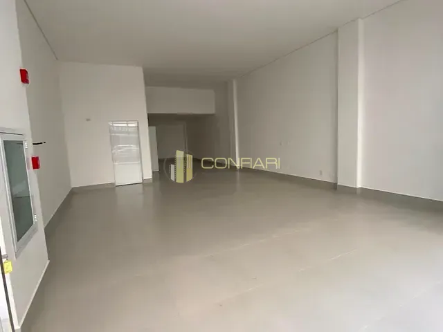 Sala para alugar, no bairro Meia praia em Itapema