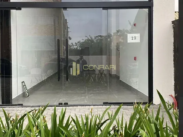 Sala para alugar, no bairro Pereque em Porto Belo