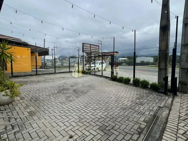 Sala para alugar, no bairro Pereque em Porto Belo