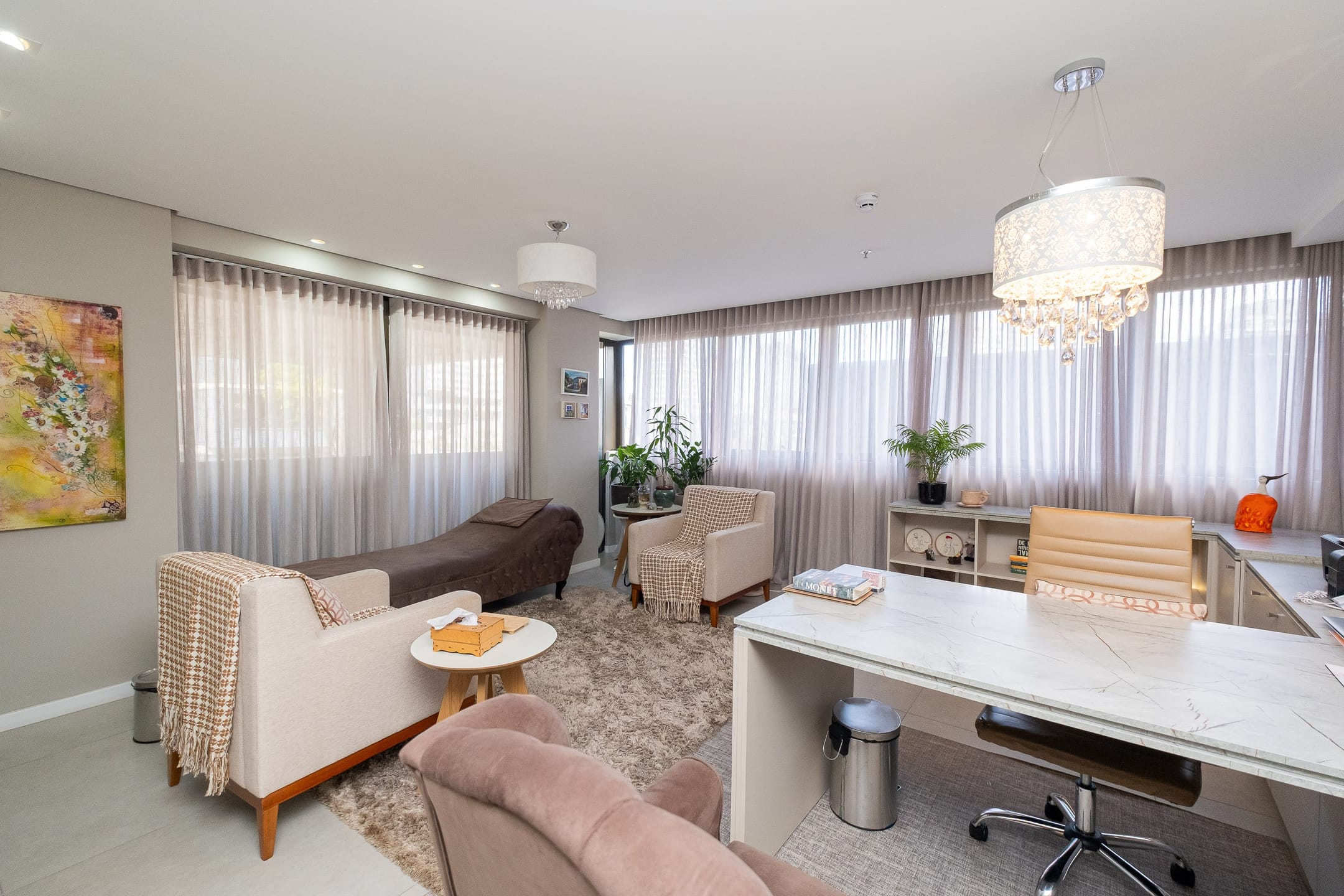 Sala comercial mobiliada à venda no Parque Una, Pelotas – 47 m², sacada, vista com frente para o parque e Infraestrutura completa!